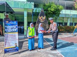 Disiplin Berlalu Lintas, Satlantas Sambangi SMKN 1 Lumajang