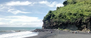 Pantai Dampar, Perpaduan Laut dan Danau yang Menawan di Lumajang