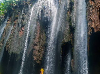 Air Terjun Purba Tirai Bidadari Probolinggo , Surga Tersembunyi di Pelosok Tiris