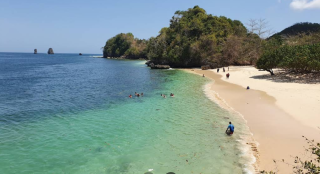 Pantai Tiga Warna, Permata Eksotis di Selatan Malang