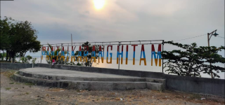 Pantai Karang Hitam, Pesona Lautan dengan Batu Karang Eksotis di Lekok Pasuruan