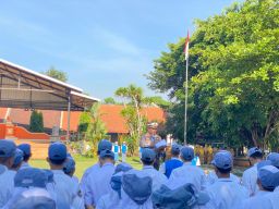 Pelajar Lumajang Diingatkan Kasatlantas: Jangan Gagah di Jalan, tapi Tumbang karena Lalai!