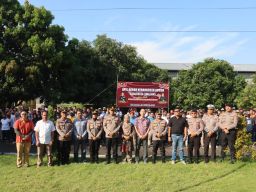 Kapolres Lumajang Gaungkan Semangat “Buruh Kuat, Ekonomi Bangkit!” di Apel Akbar Kebangsaan