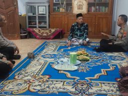Polsek Lumajang Kota Dampingi Aremania Gelar Doa Bersama Tragedi Kanjuruhan