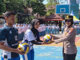 27 Tim Pelajar Adu Hebat di Turnamen Bola Voli Piala Kapolres Lumajang 2025