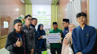 NasDem Lumajang Baksos Sentuh LazisNU, LKSA Muhammadiyah dan Penderita Epidermolysis Bullosa