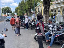 Polres Lumajang Siaga! Polisi Kawal Ketat Masjid, Antisipasi Aksi 3C Saat Salat Jumat