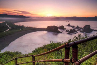 Teluk Love, Keindahan Romantis di Jember