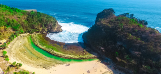Pesona Pantai Batu Bengkung, Surga Eksotis di Malang Selatan