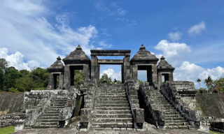 Menikmati Keindahan Senja di Keraton Ratu Boko, Pesona Sejarah di Atas Perbukitan Sleman Yogyakarta