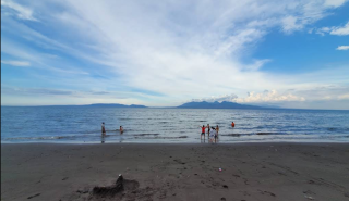Pantai Pulau Santen Banyuwangi, Surga Tropis Bernuansa Religi di Ujung Timur Jawa