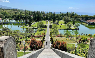 Pesona Romantis Taman Ujung, Permata Air Bersejarah di Timur Bali