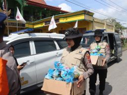 Polda Jatim Dirikan Dapur Umum untuk Bantu Warga Terdampak Erupsi Semeru