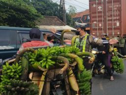 Satlantas Polres Lumajang Tegas Kawal Pagi di Pasar Wates Wetan: Tertib, Aman, dan Tanpa Kompromi!