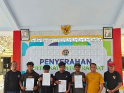 Tiga Pemuda Nekat Mandi di Sungai Saat Banjir, Polsek Candipuro Bertindak Cepat Lakukan Pembinaan