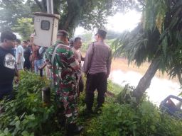 Rem Bermasalah, Mobil Pembawa Pelajar Masuk Sungai di  Jatiroto Lumajang