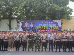 Kapolres Lumajang Pimpin Apel Operasi Zebra Semeru 2025