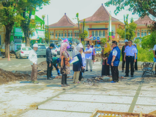 Pastikan Kualitas dan Tepat Waktu, Komisi B DPRD Lumajang Tinjau Proyek Alun-Alun dan Jalan Srikaya