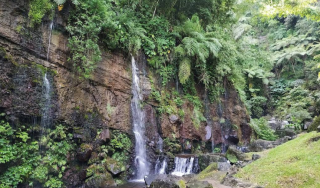 Pesona Air Terjun Parang Ijo Karanganyar, Destinasi Sejuk di Lereng Lawu yang Memikat Wisatawan
