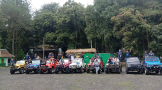 Serunya Petualangan Jeep di Telaga Madirda Karanganyar, Wisata Alam yang Sedang Naik Daun