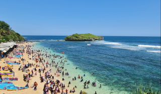 Pantai Sadranan Gunungkidul yogyakarta, Surga Snorkeling Gunungkidul dengan Panorama Laut Jernih