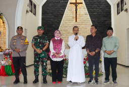 Forkopimda Lumajang Tinjau Dua Gereja, Kapolres Pastikan Ibadah Natal 2025 Aman dan Kondusif