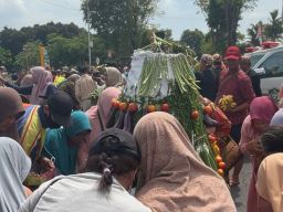 Tradisi Grebeg Gunungan Warnai Puncak Hari Jadi Lumajang ke-770