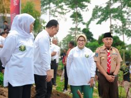 Gubernur Khofifah Tinjau Rekonstruksi Jembatan Curah Maling–Curah Kebo di Lumajang