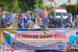 Parade Drumband Jadi Ikon Perayaan Harjalu ke-770 Lumajang