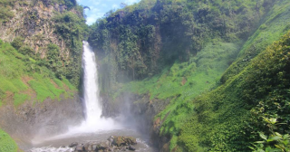 Air Terjun Sikopel, Surga Tersembunyi Bernuansa Mistis di Pagentan Banjarnegara