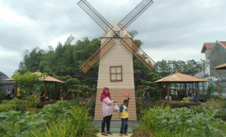 Fish Garden Blitar, Wisata Taman dan Kuliner yang Menenangkan di Tengah Kota