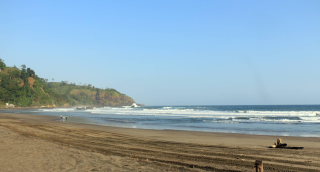 Pantai Jolosutro, Destinasi Wisata Bahari Favorit di Pesisir Selatan Blitar