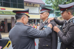 35 Personel Polres Lumajang Digelari Satya Lencana Pengabdian