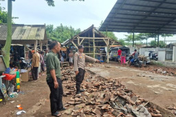 Lapak Pasar Krai Ambruk Saat Aktivitas Pagi, Polsek Yosowilangun Ungkap Kronologi