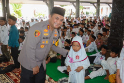 Kapolres Lumajang Salurkan Santunan untuk 1.000 Anak Yatim di Pendopo Aryawiraraja