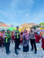 Satlantas Polres Lumajang Tanamkan Edukasi Safety Riding Sejak Dini di SD Jenderal Sudirman
