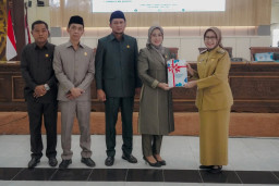 Ketuk Palu! DPRD Lumajang Setujui LKPJ Bupati TA 2025 dan Perubahan Propemperda 2026