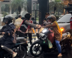Sat Samapta Polres Lumajang Tebar 250 Takjil Gratis, Hadirkan Ramadan Penuh Kepedulian