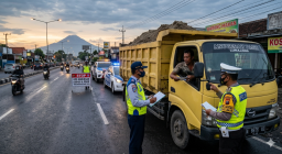 Truk Tambang Masih “Nekat” di Jam Terlarang, Dishub Akui Kewenangan Terbatas