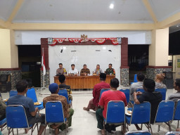 Bhabinkamtibmas Denok Perkuat Peran Linmas, Sinergi Keamanan Desa Digenjot