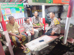Blue Light Menyala di Tengah Malam, Polisi dan Warga Pasirian Bersatu Cegah Aksi Kriminal