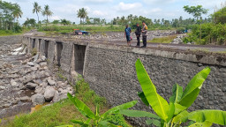 Motor Terjun dari Jembatan Kali Mujur Lumajang, Seorang Perempuan Tewas