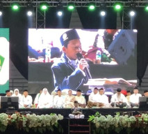 Zhafran Ahmad Farras Lantunkan Ayat Suci Al-Qur’an di Wisuda Akbar Tartil dan Tahfidz MI Se-Lumajang