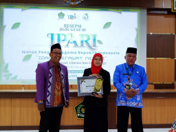 "Ibuk’e Macan Ternak” Jadi Penyuluh Agama Islam Terfavorit 2026, KUA Sumbersuko Borong Predikat Favorit di Lumajang