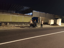 Patroli Dini Hari, Polsek Lumajang Kota Sisir Titik Rawan dan Periksa Pengendara