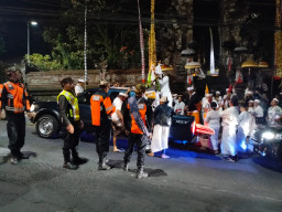 Air Suci dari Semeru dan Bali Tiba di Pura Mandara Giri, Polres Lumajang Perketat Pengamanan Prosesi Sakral
