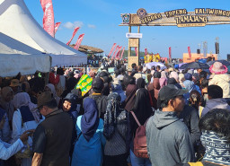 Segoro Topeng Kaliwungu Guncang Pantai Watu Pecak, Investasi Budaya Lumajang Sekaligus Dongkrak Ekonomi UMKM