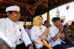 Ribuan Umat Hindu Padati Pura Mandara Giri, Bupati Lumajang Tegaskan Kerukunan Jadi Kekuatan Daerah