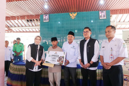 Kebakaran Redup, Harapan Kasmanu Menyala: Bantuan Rp8 Juta untuk Bangkit Menata Rumah