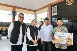 Setor Madu Yosowilangun, Bantuan Mengalir untuk UMKM hingga Pendidikan